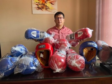 गणेशमान सिंह बक्सिङलाई खेल सामग्री प्रायोजन